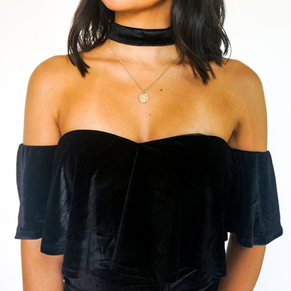 Black velvet off-the-shoulders choker dress - Picture 7 of 13
